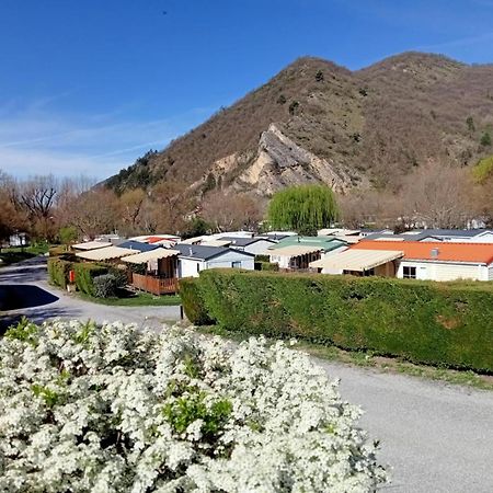 Camping Du Bourg Динь-ле-Бен Экстерьер фото