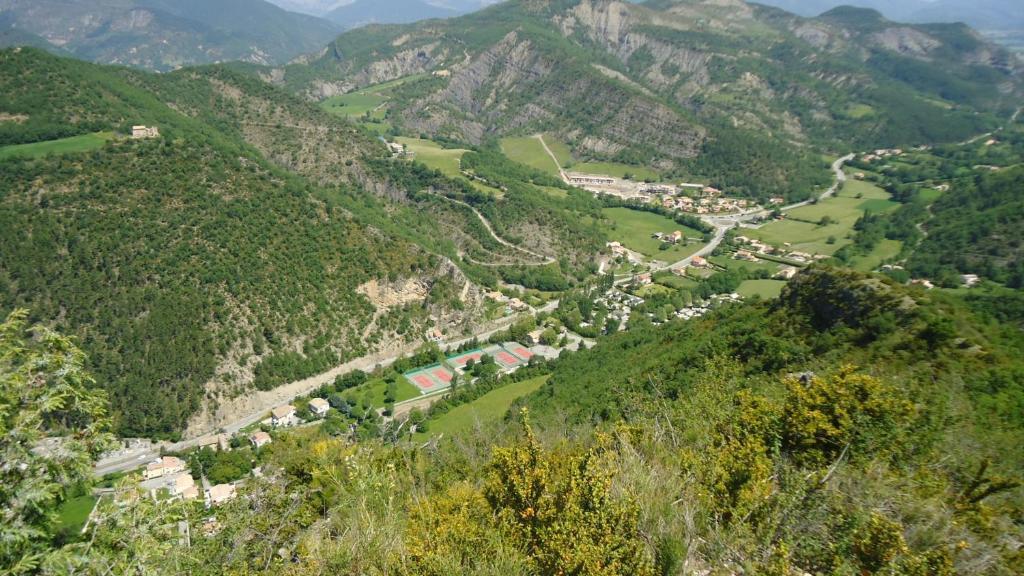 Camping Du Bourg Динь-ле-Бен Экстерьер фото