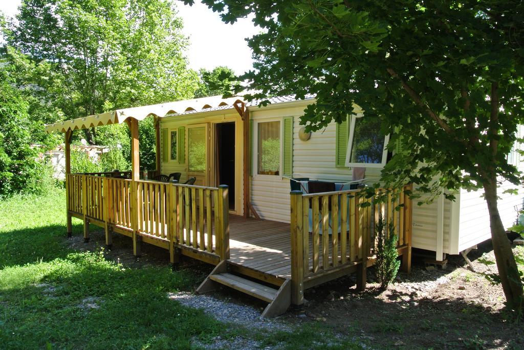 Camping Du Bourg Динь-ле-Бен Номер фото