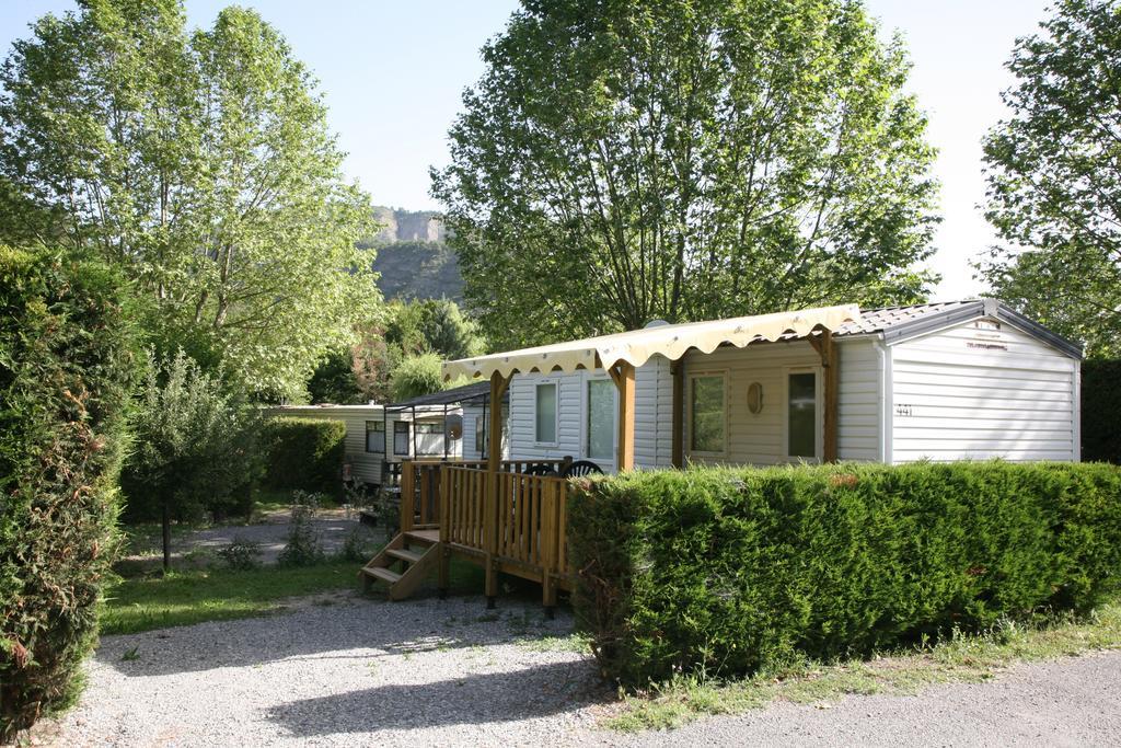 Camping Du Bourg Динь-ле-Бен Номер фото
