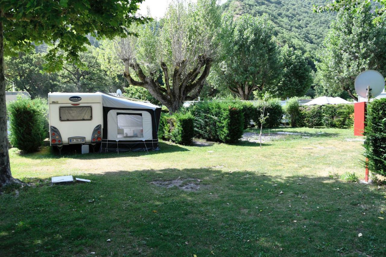 Camping Du Bourg Динь-ле-Бен Экстерьер фото